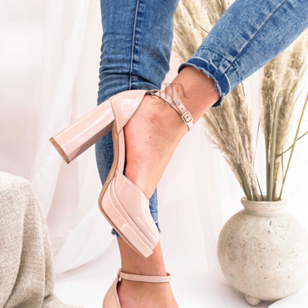 Tacones nude charol 250