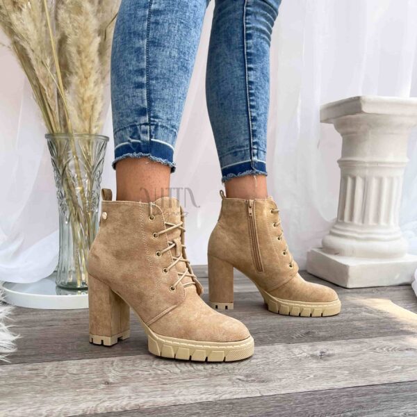 Botines beige con taco grueso 411