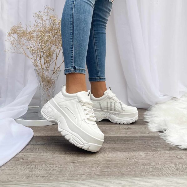 Zapatillas blancas con plataforma 77