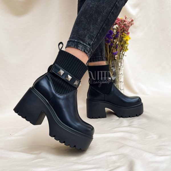 Botines negros correa desmontable 31