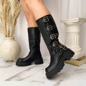 Botas negras de plataforma con hebilla 15