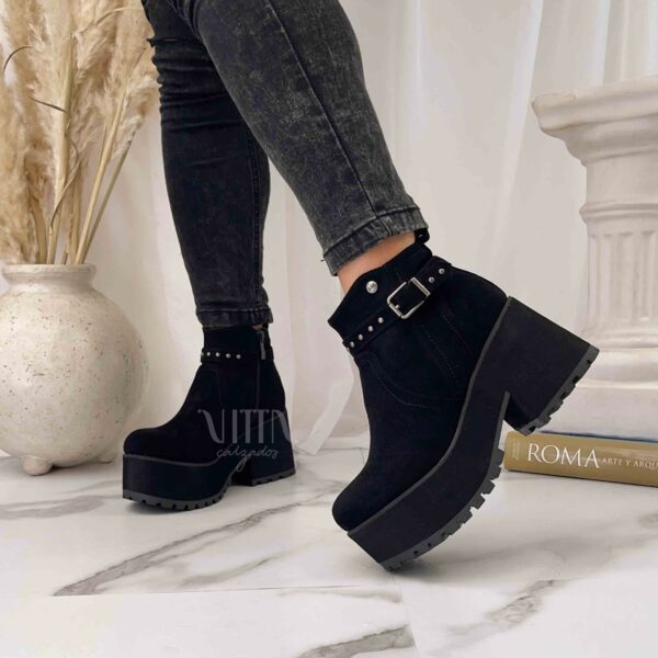 Botines negros plataforma liviana R59