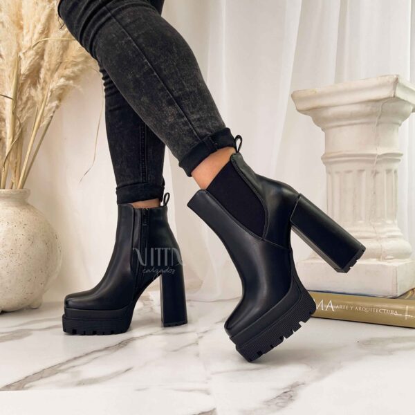 Botines negros taco y plataforma 530