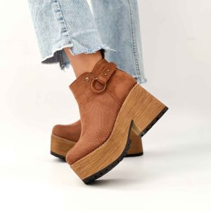 Botines camel con plataforma liviana r60