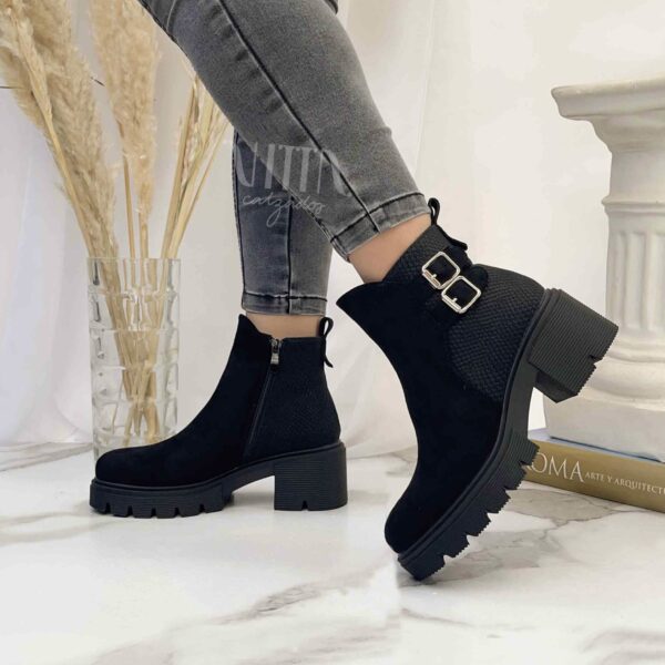 Botines negros taco medio 2531