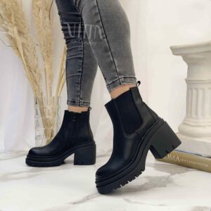 Botines negros con elástico 2422