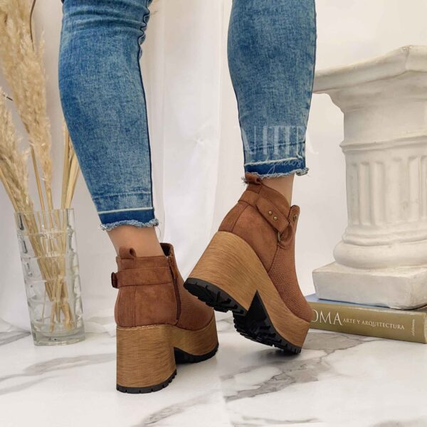 Botines camel con plataforma liviana r60 - Imagen 3
