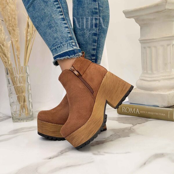 Botines camel con plataforma liviana r60 - Imagen 6