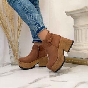 Botines camel con plataforma liviana r60
