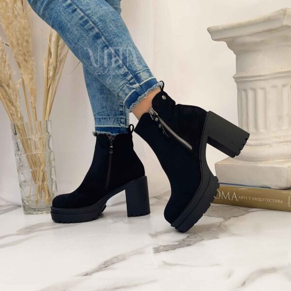 Botines negros con taco y plataforma 37
