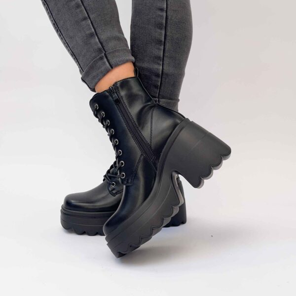 Botines negros con plataforma liviana 09 - Imagen 3
