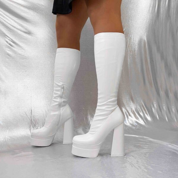 bota elasticada blanca taco y plataforma 616