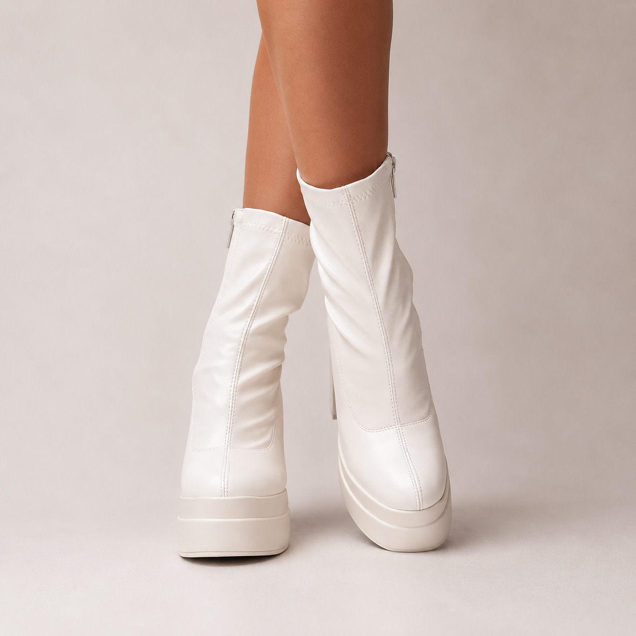 Botines blancos con taco y plataforma 18 - Imagen 4