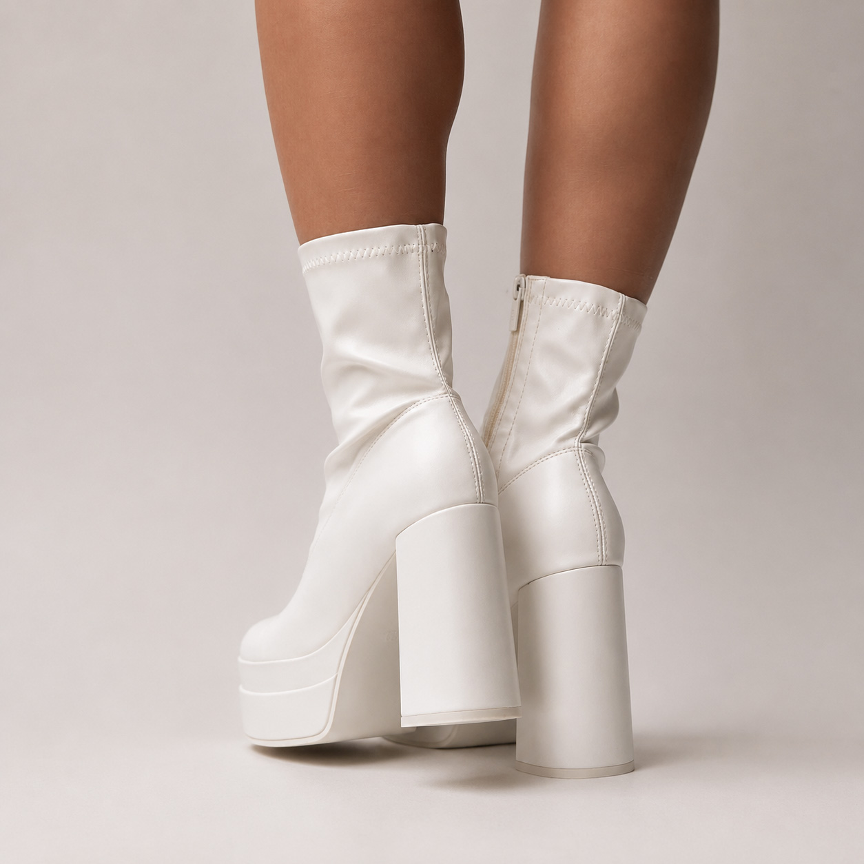 Botines blancos con taco y plataforma 18 - Imagen 3