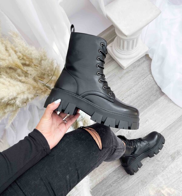 Botines combat negros y livianos de mujer 08