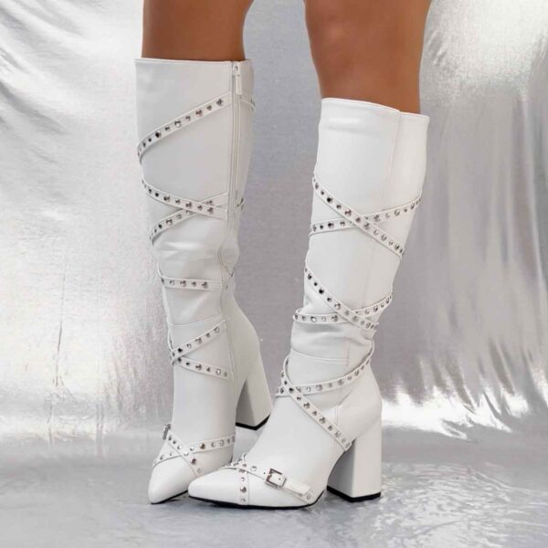 Botas blancas de tacon con hebilla 910