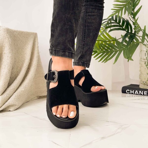 Sandalias plataforma liviana negra 60 - Imagen 3