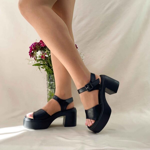 Sandalias plataforma liviana negra 42 - Imagen 3