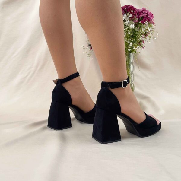 Sandalias negra taco medio 61 - Imagen 4