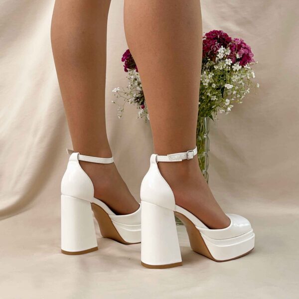 Sandalias blancas tacon grueso punta cerrada 85 - Imagen 4