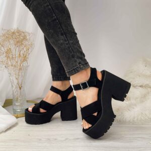 Sandalias plataforma liviana negra 22
