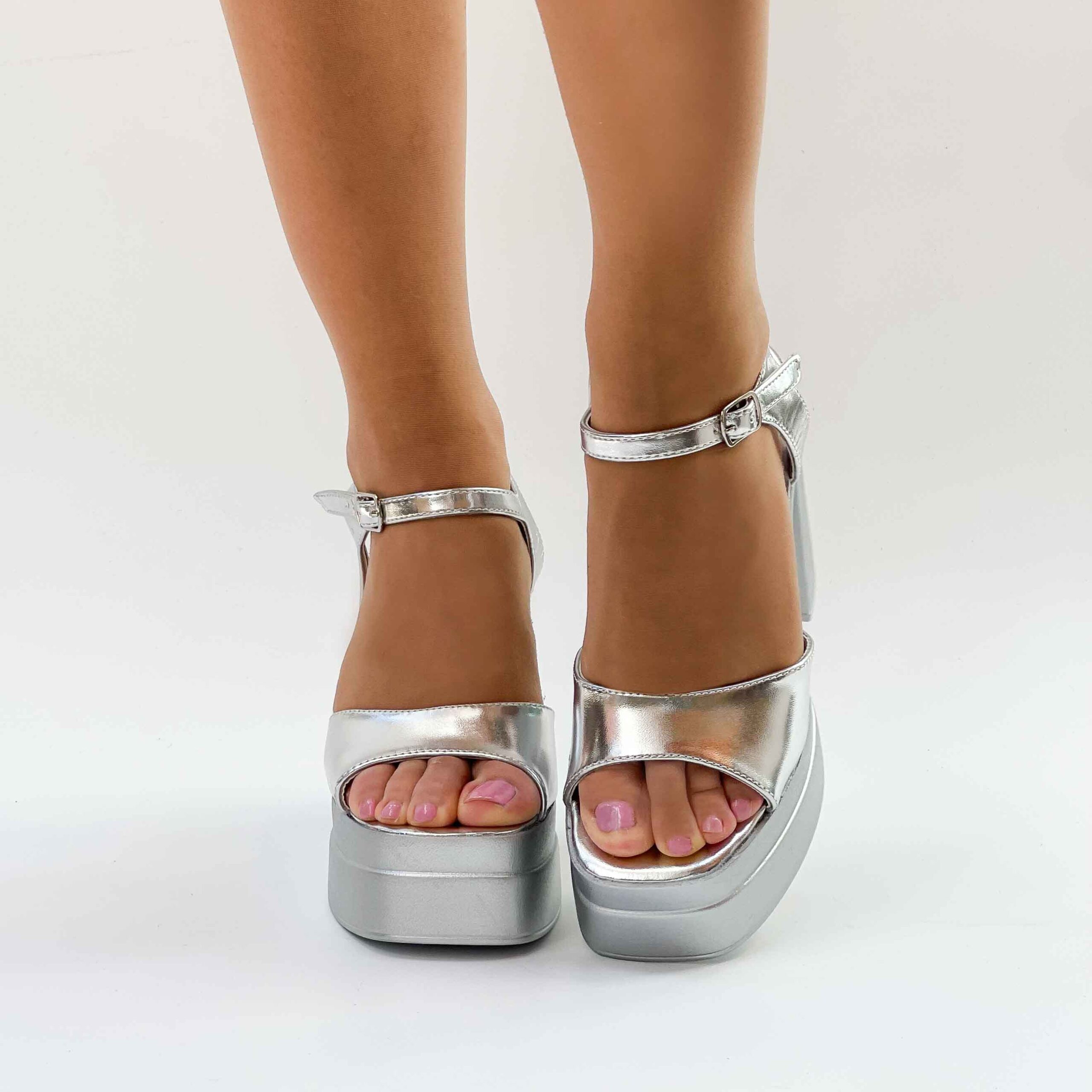 Sandalias plateadas taco y plataforma liviana 821 - Imagen 5