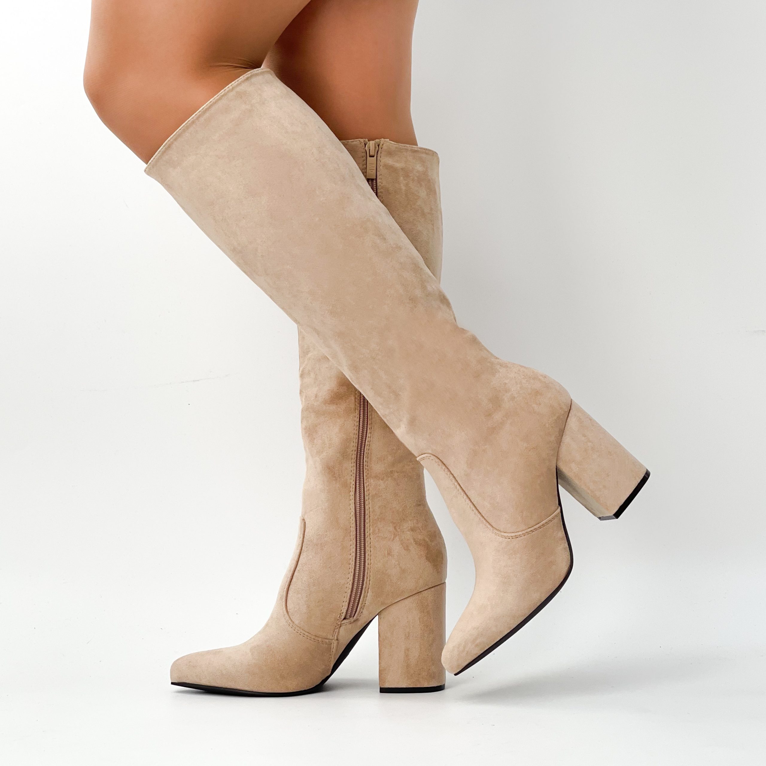 Botas beige taco grueso g55