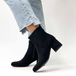 Botines negros taco bajo 27