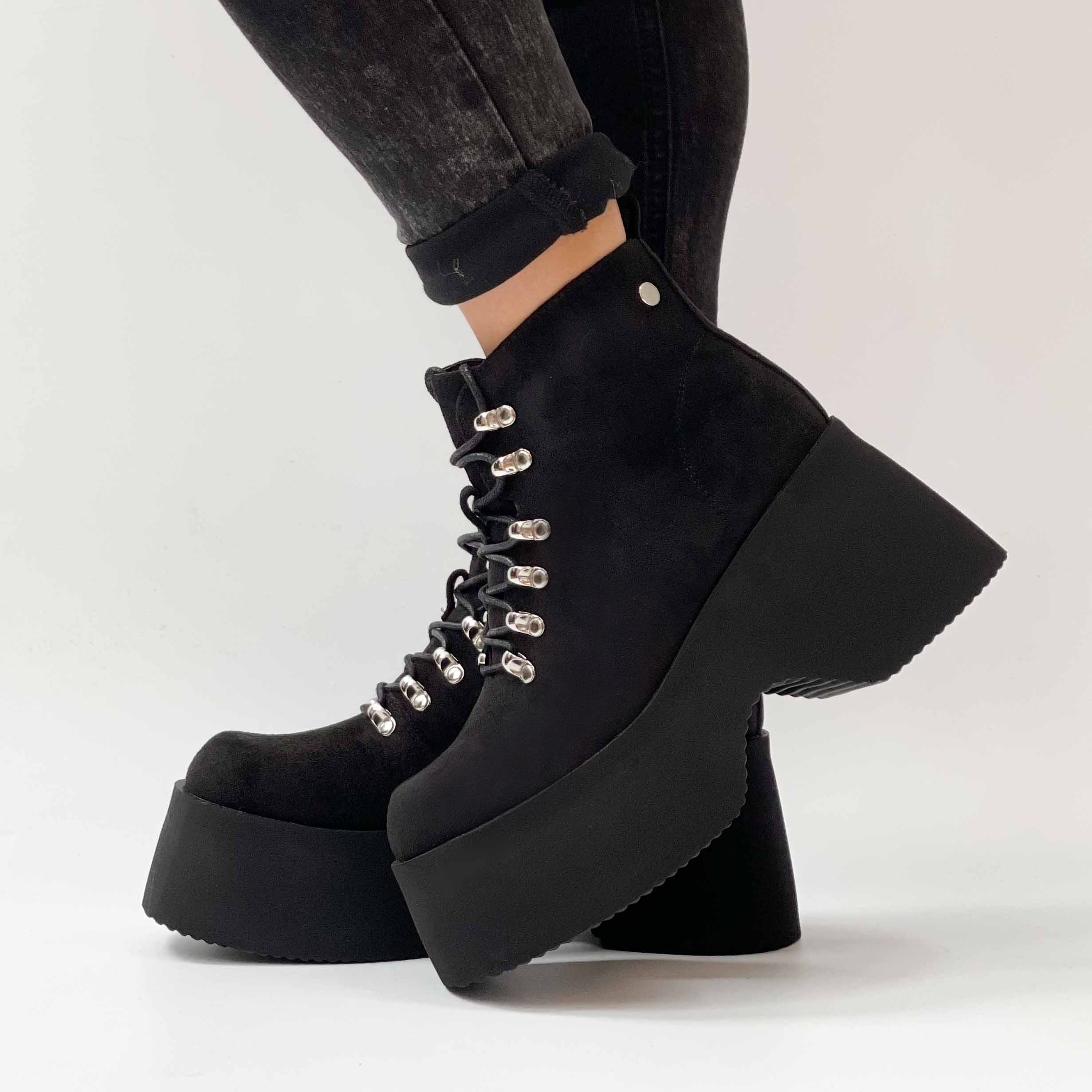 Botines negros plataforma alta y liviana z70