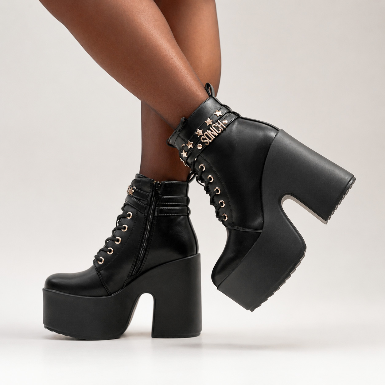 Botines negros taco alto y plataforma 92