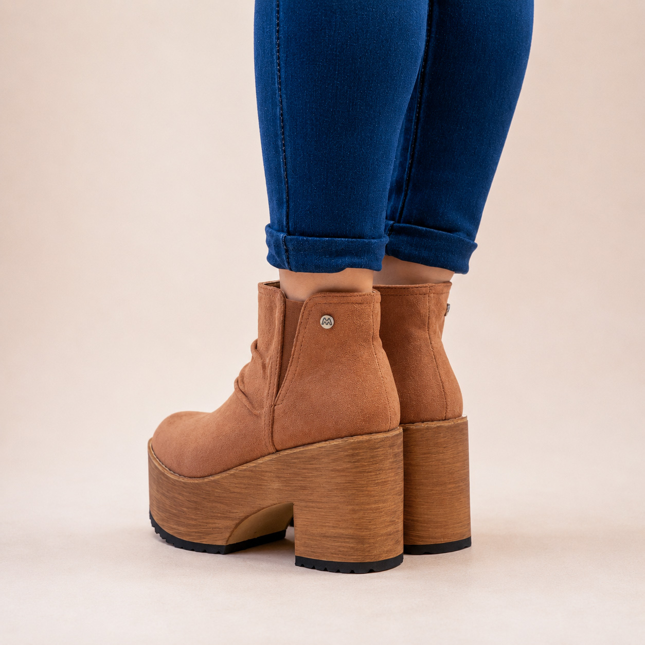 Botines camel con plataforma liviana h40 - Imagen 6