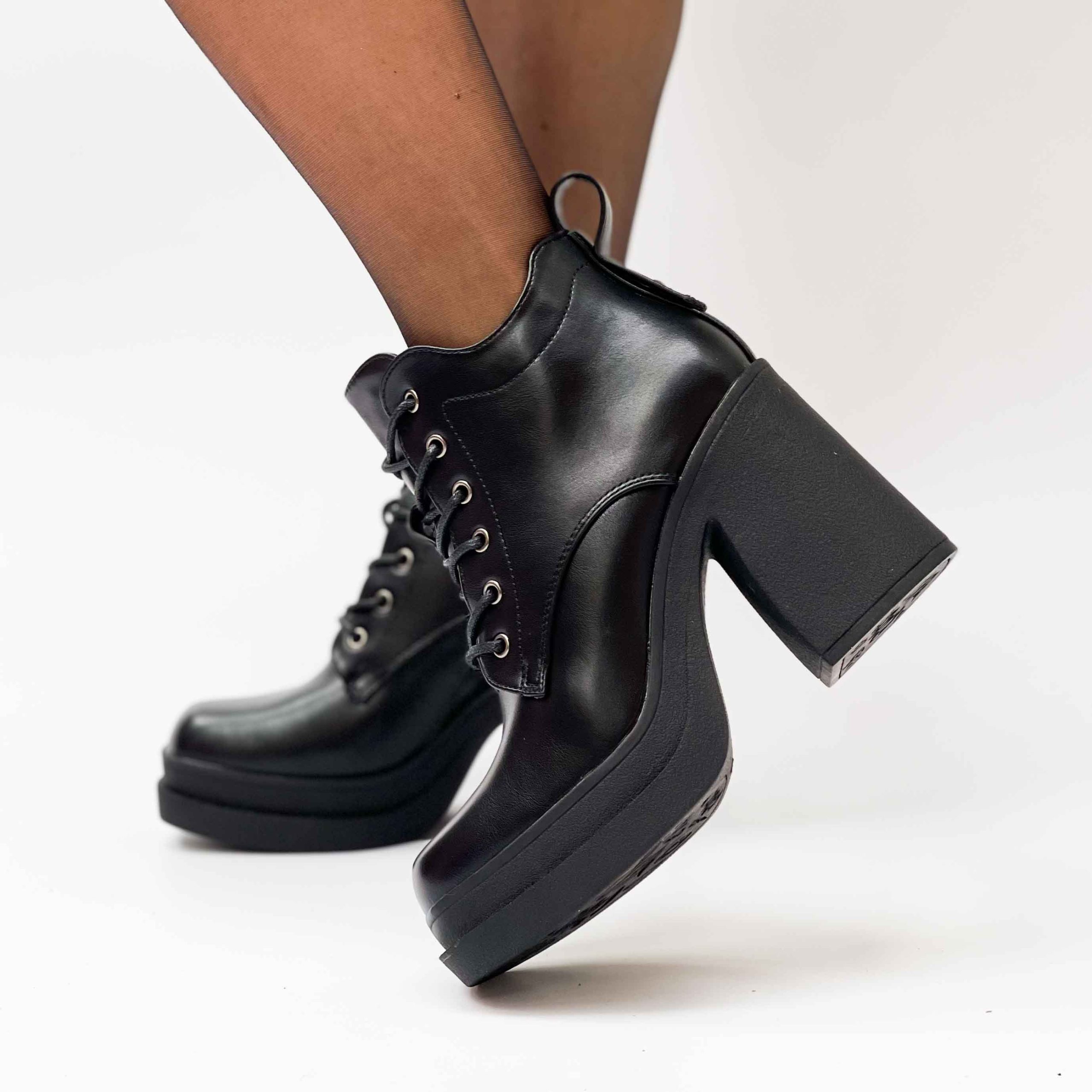 Botines negros de mujer con plataforma 62