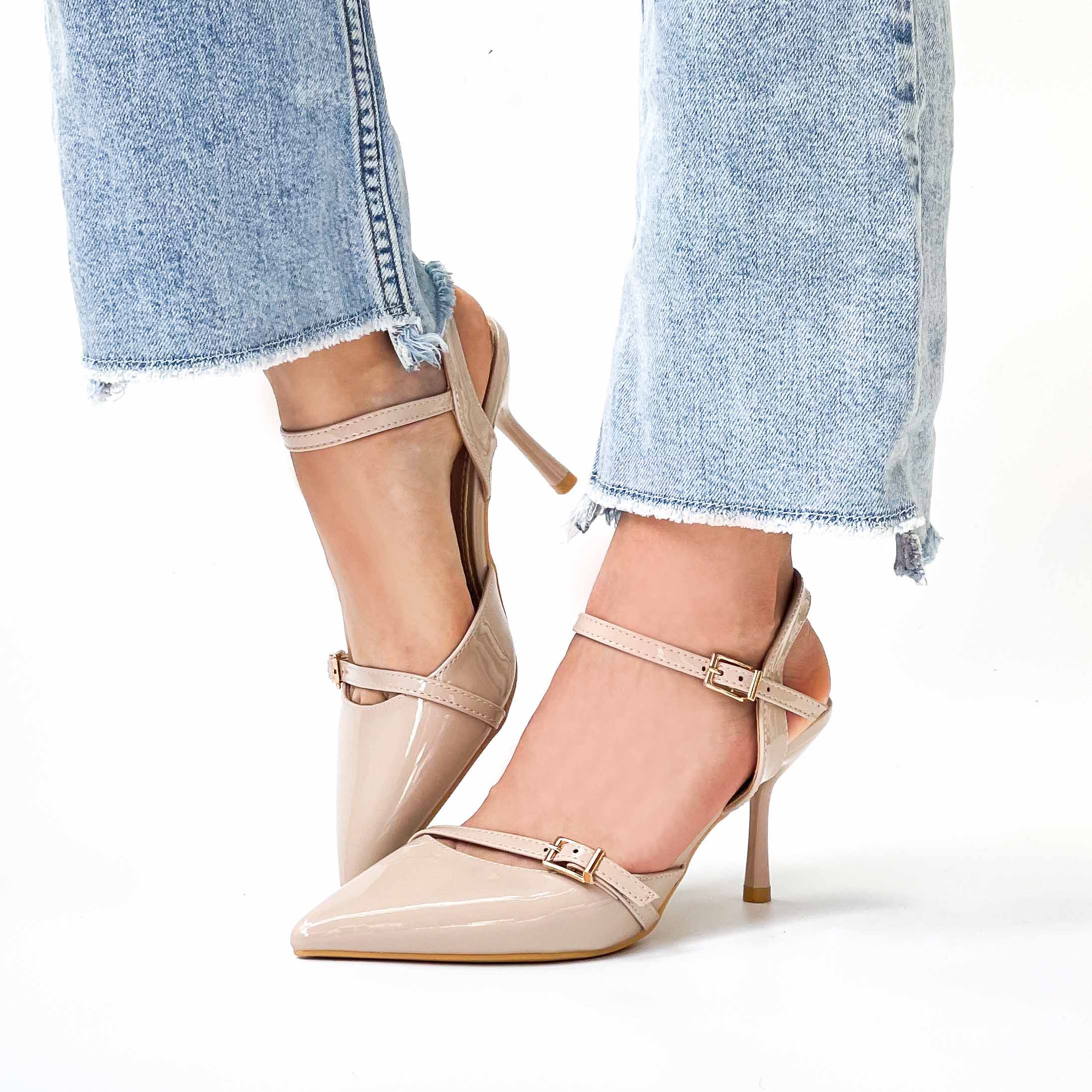 Zapato de tacón beige charol para mujer L03